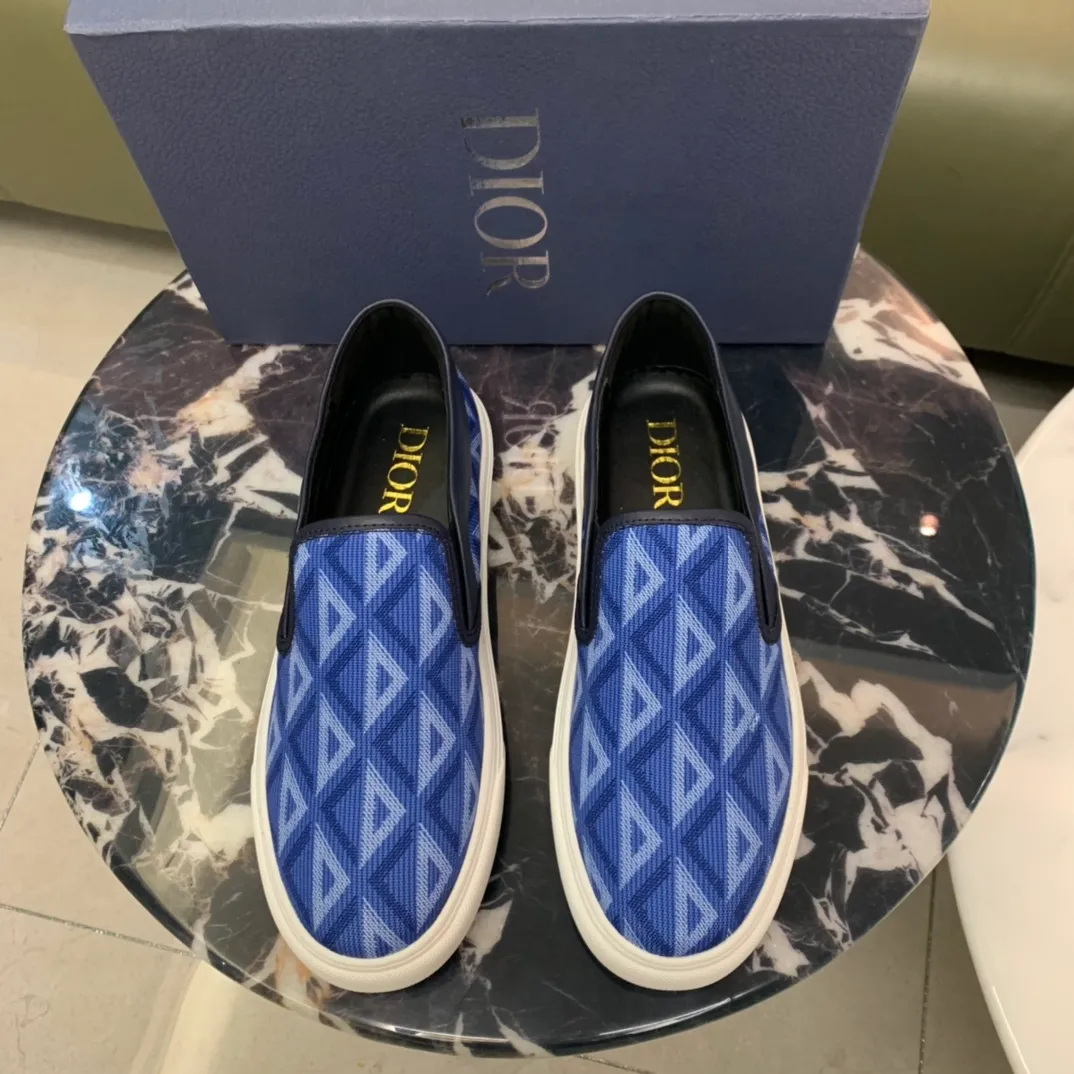 Men's men's shoes 💰360, Dior series casual shoes 👟🔥🕷🕷【Dior】Dior New casual men's shoes are launched in Hong Kong counters. Official website 1:1 production. Original Italian materials. Designed by European and American masters. Perfect shape to create counter quality, solid color rubber wear-resistant outsole and classic dazzling head! Super versatile and very comfortable. High-end without losing taste, fashionable and novel! ! Absolute focus! Code number: 38-45